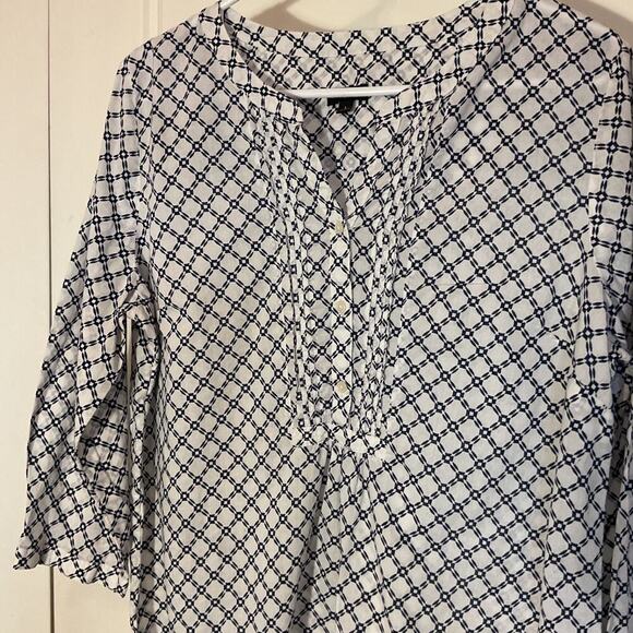 Talbots Navy/White Geometric 3/4 Sleeve Pin Tuck Pleating 100% Cotton Blouse L - Picture 2 of 6